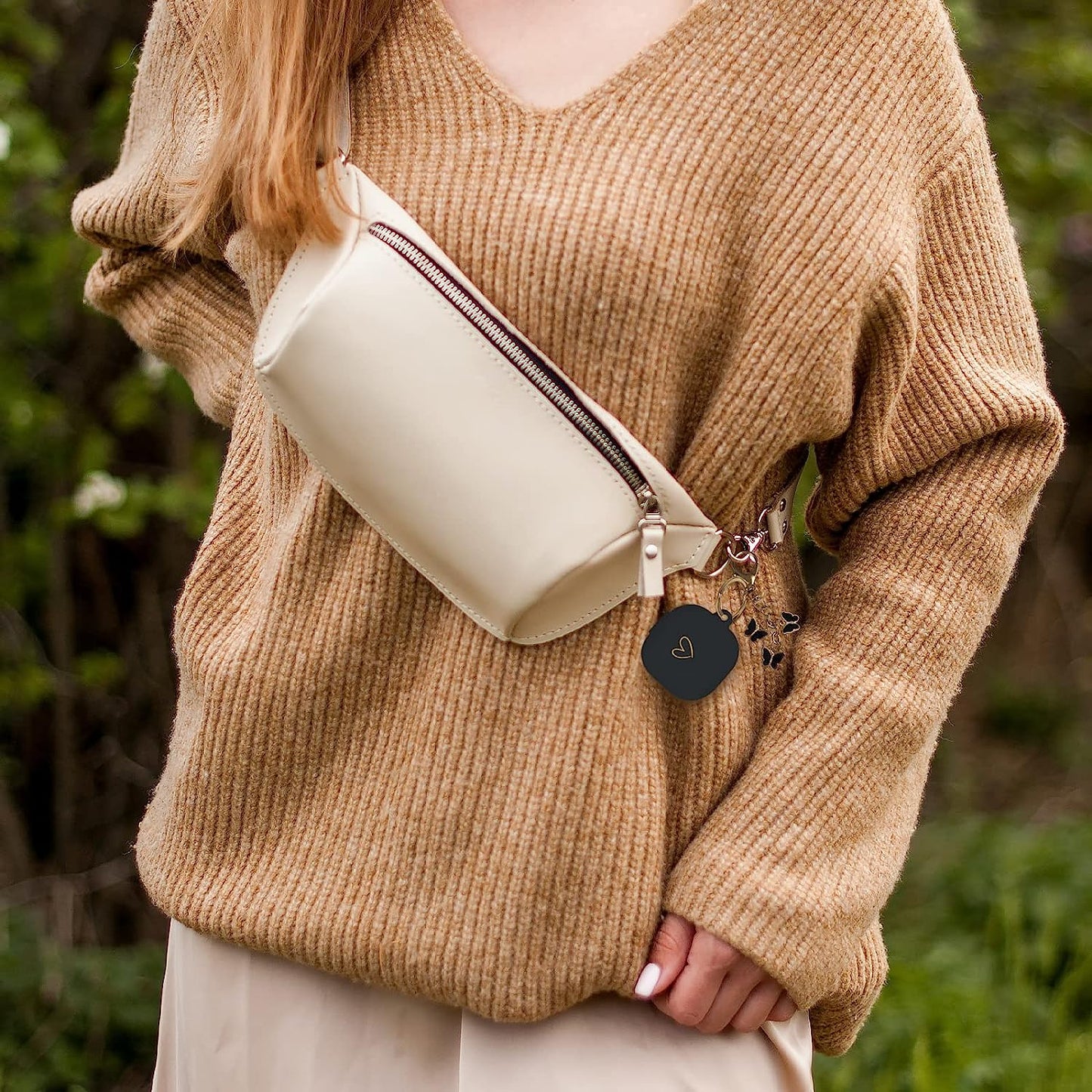 AIIEKZ Compatible with Samsung Galaxy Buds 2 / Buds Pro/Buds Live/Buds 2 Pro, Soft Silicone Case with Gold Heart Pattern with Cute Butterfly Keychain for Girls Women (Black)  AIIEKZ   