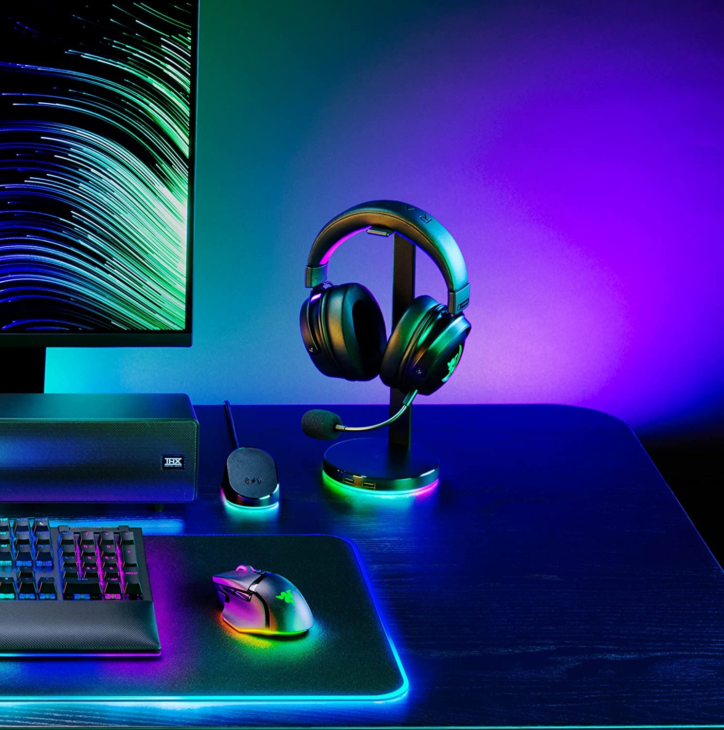 Razer Base Station V2 Headphone Stand Chroma: RGB Lighting - USB Charging – 3.5Mm Port with Built-In DAC - Classic Black  Razer   