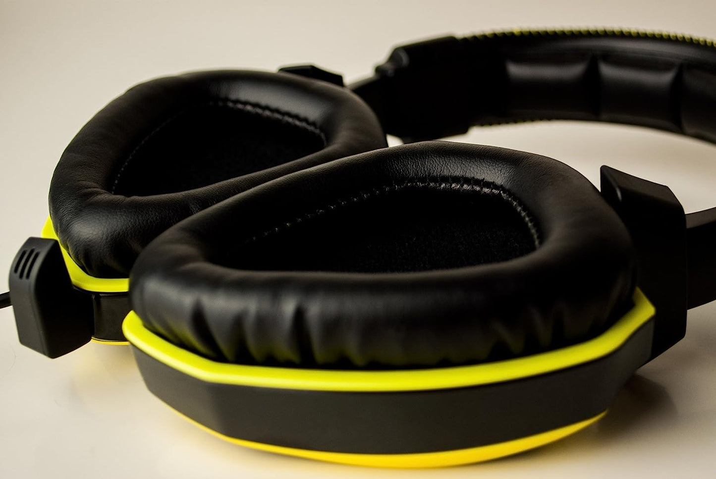 Snakebyte Snakebyte Python 3400S - Wired Stereo Gaming Headset for PS4 / Xbox One / PC / Tablet / Smartphone with 3.5Mm Jack - Playstation 3;Playstation 2;Playstation;  Snakebyte   